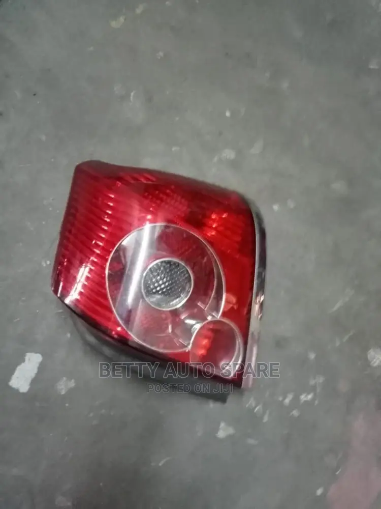Avensis 2005 Backlight