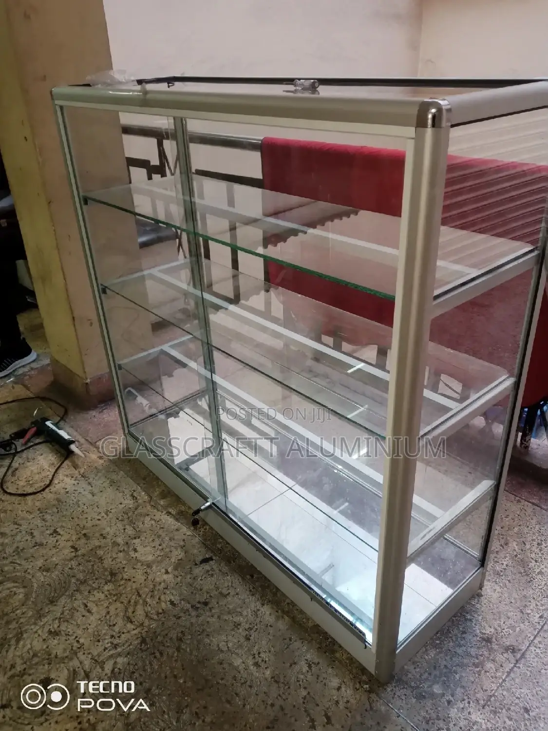 Four Feet Display