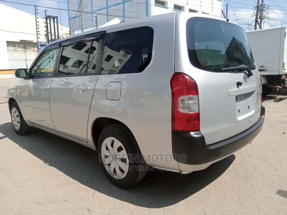 Toyota Succeed SV Premium 2016 Silver
