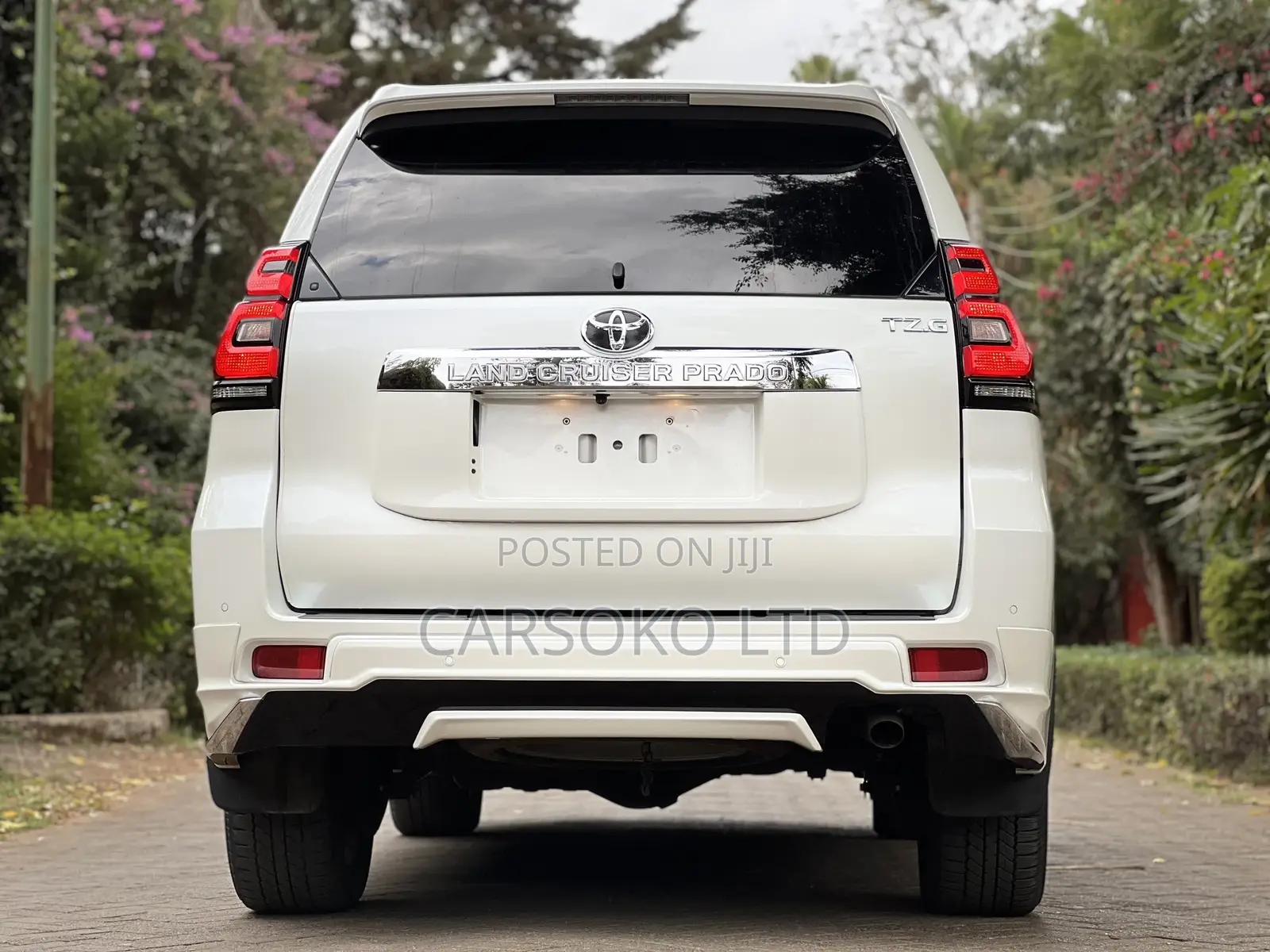 Toyota Land Cruiser 2017 White