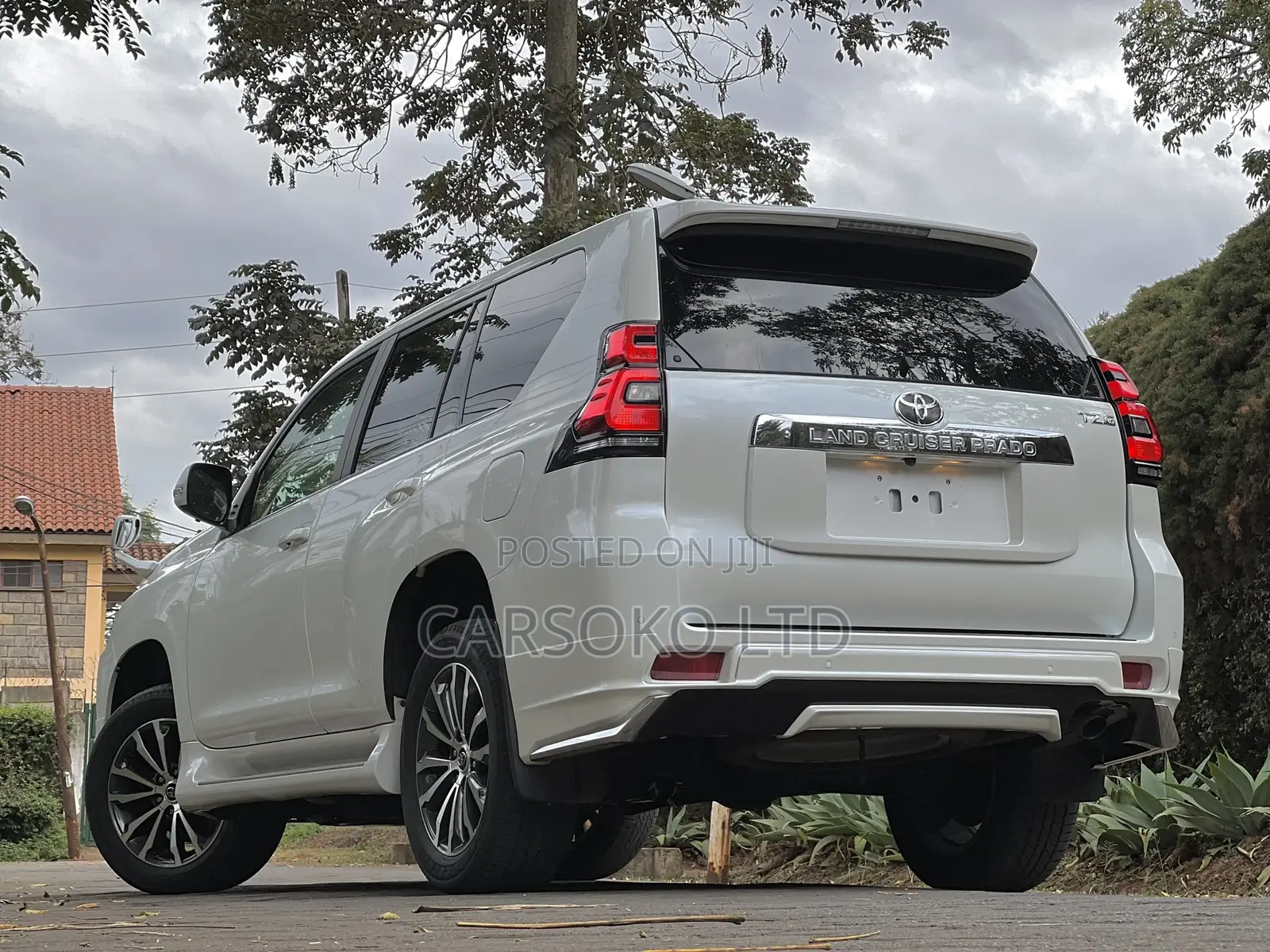 Toyota Land Cruiser 2017 White
