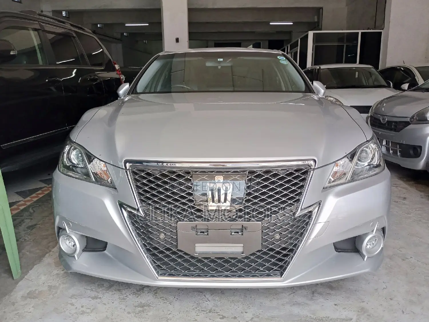 Toyota Crown 2016 Silver