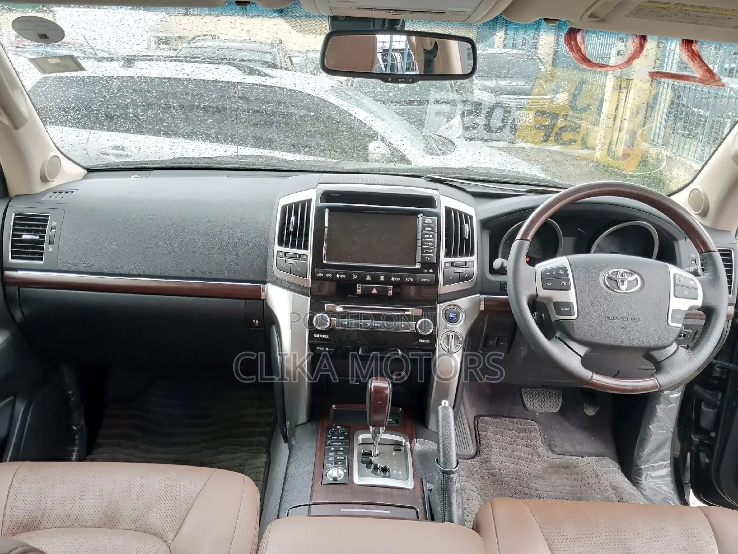 Toyota Land Cruiser 4.6 V8 AX 2016 Black