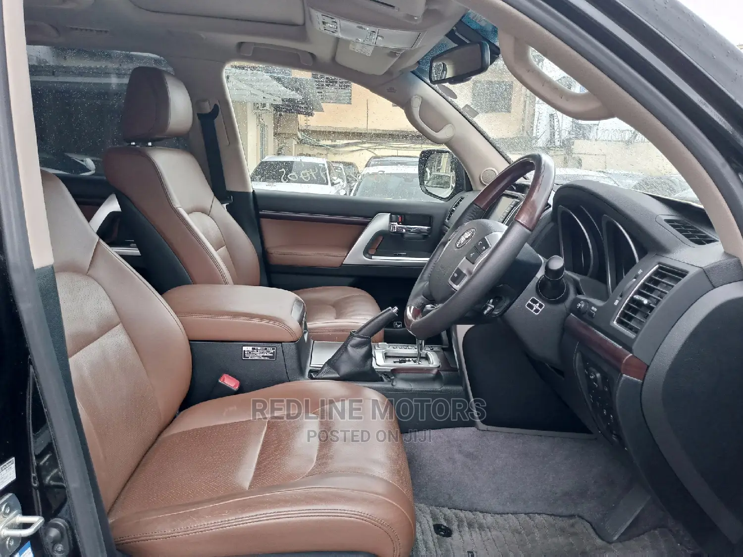 Toyota Land Cruiser 4.6 V8 AX 2016 Black
