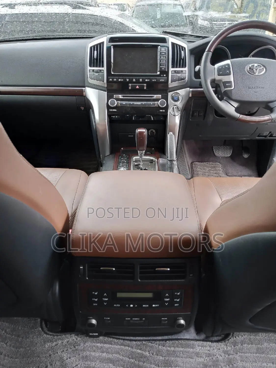 Toyota Land Cruiser 4.6 V8 AX 2016 Black
