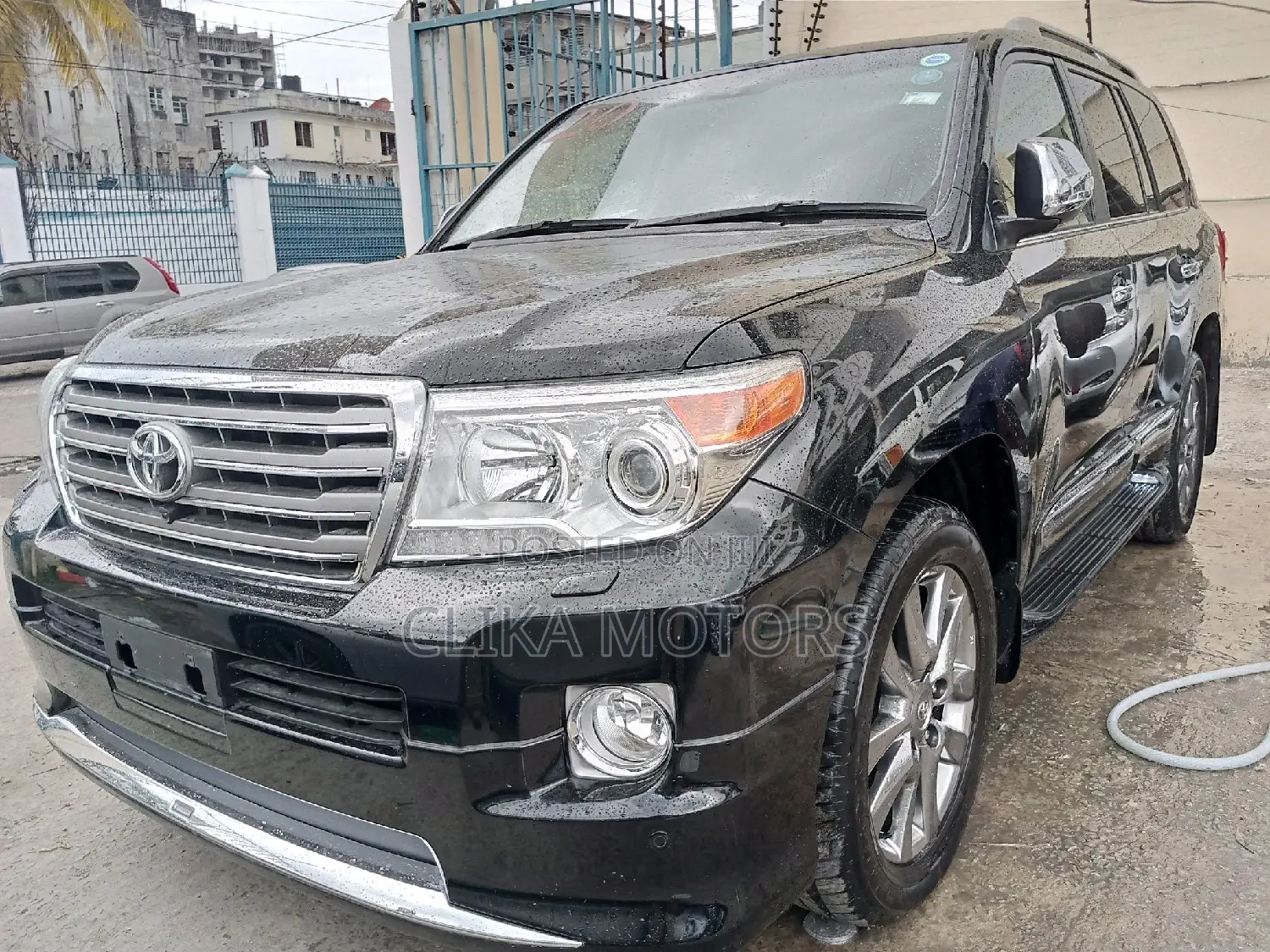 Toyota Land Cruiser 4.6 V8 AX 2016 Black