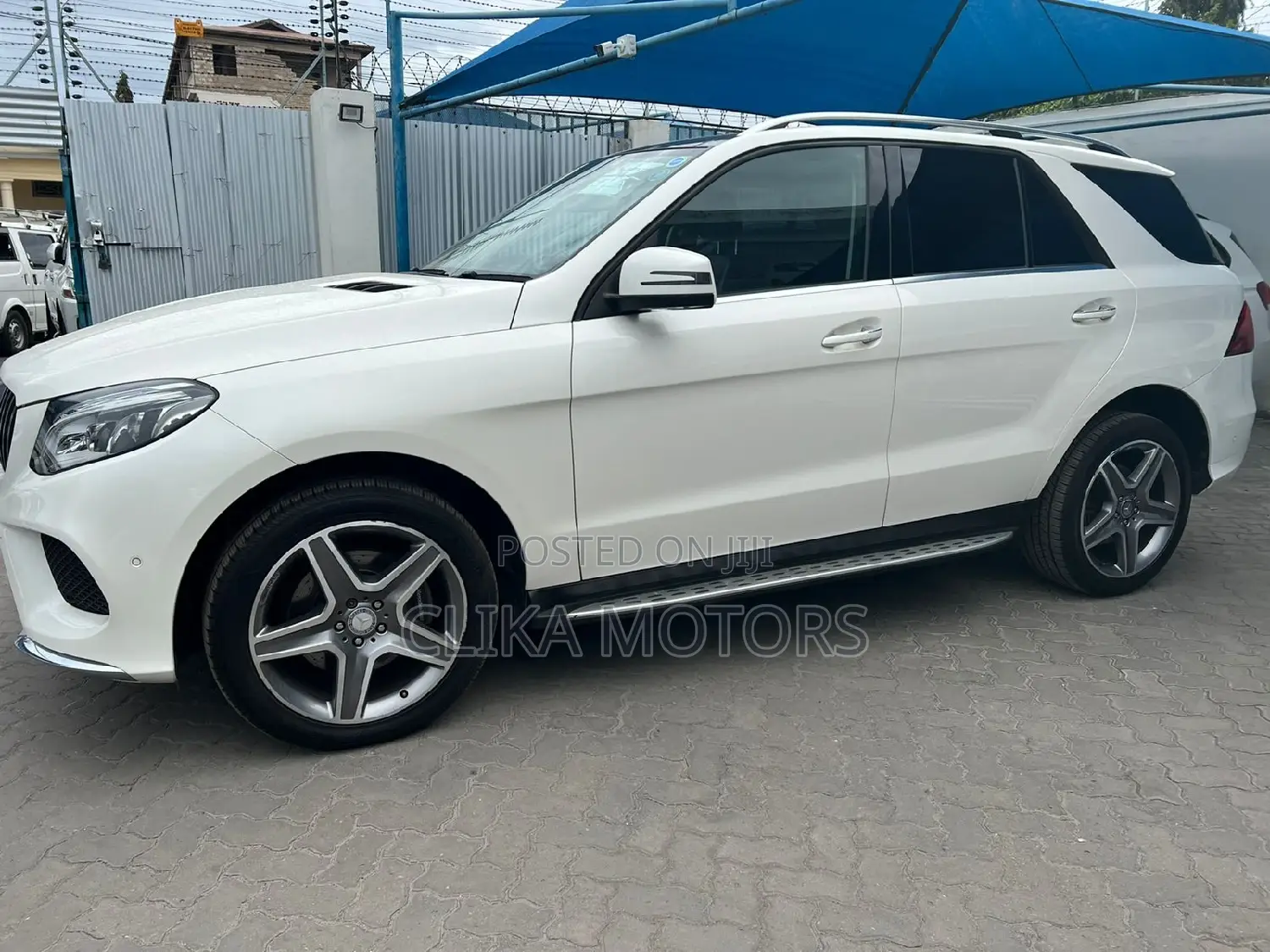Mercedes-Benz GLE-Class 2017 Off white