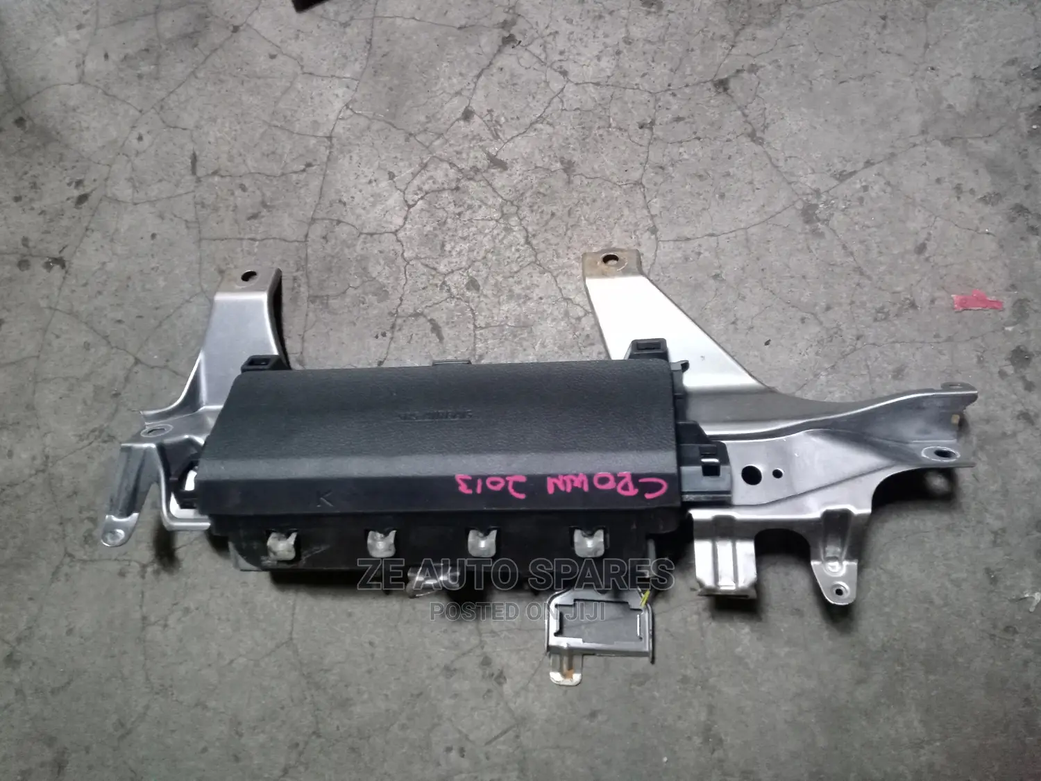 Toyota Crown New Model Knee Airbag