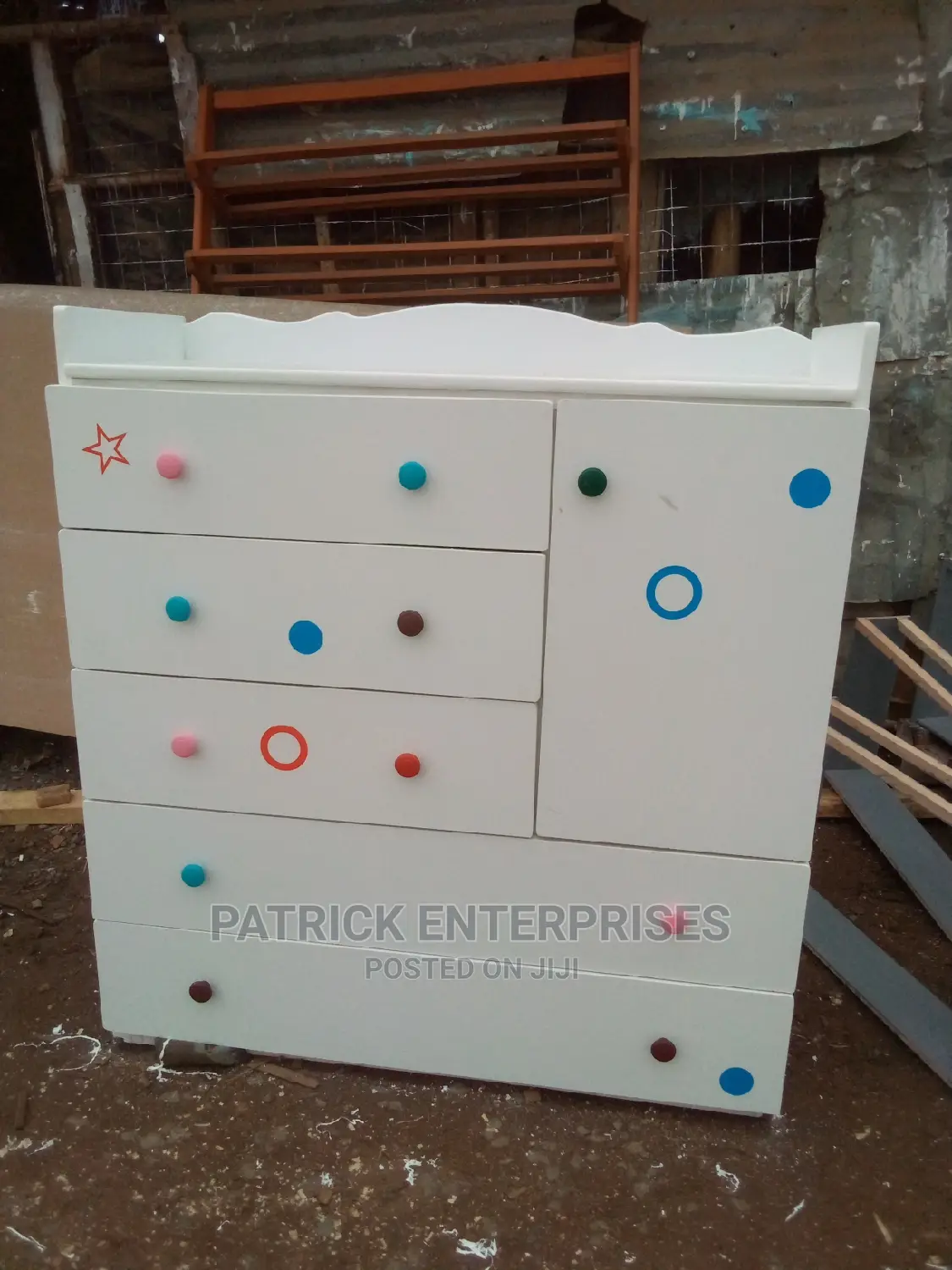 Morden Chest of Drawers