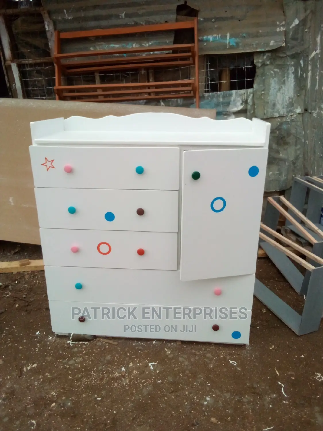 Morden Chest of Drawers