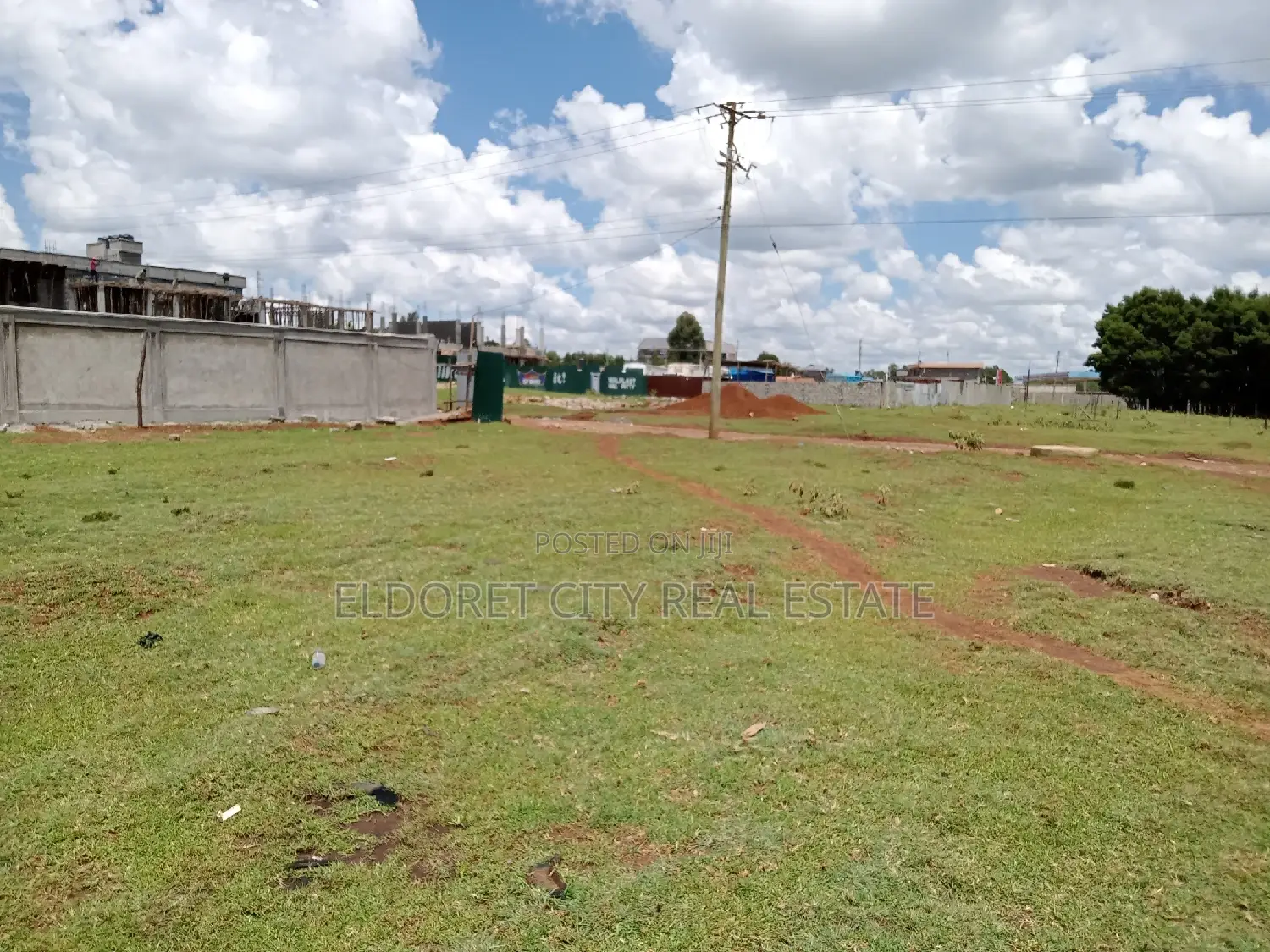 1/4 Plots Annex Less Than 200metres From Tarmac