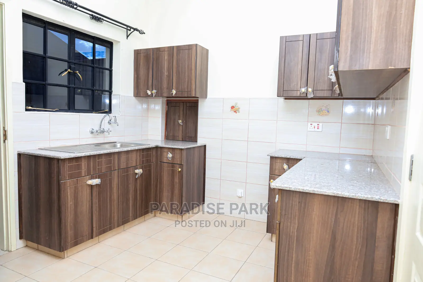 3bdrm Bungalow in Paradise Park Estate, Kinanie for sale