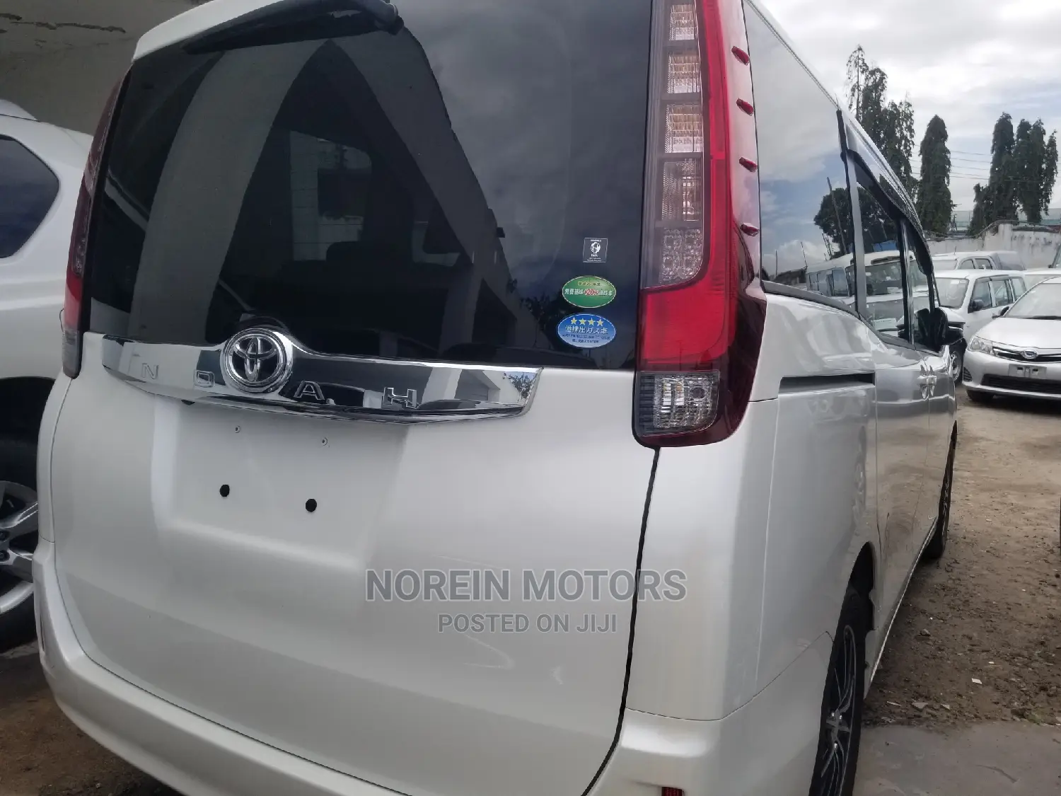 Toyota Noah 2014 White