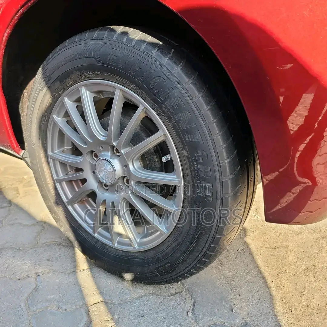 Toyota Vitz 2016 Red
