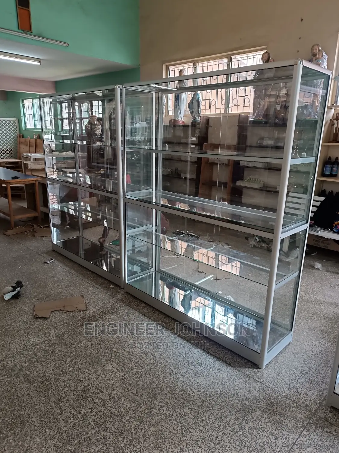 Custom Glass Displays