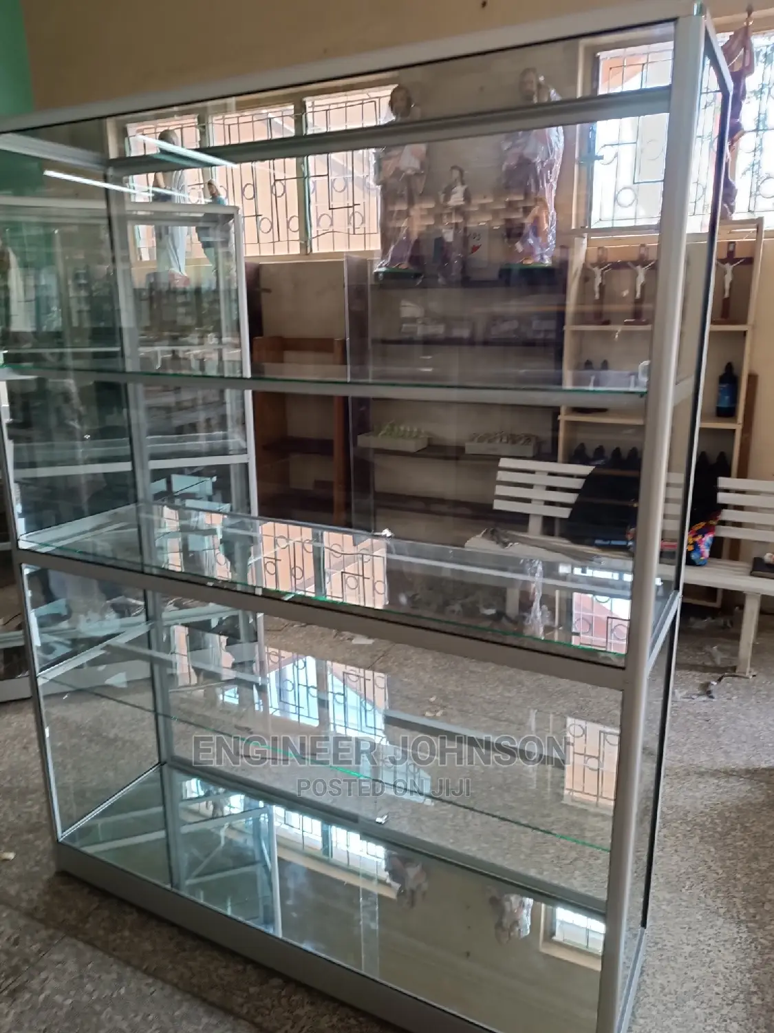 Custom Glass Displays