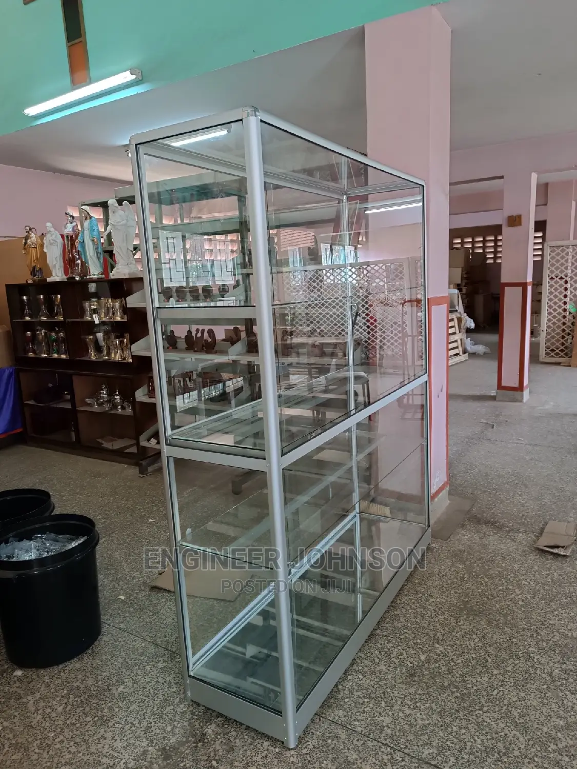 Custom Glass Displays