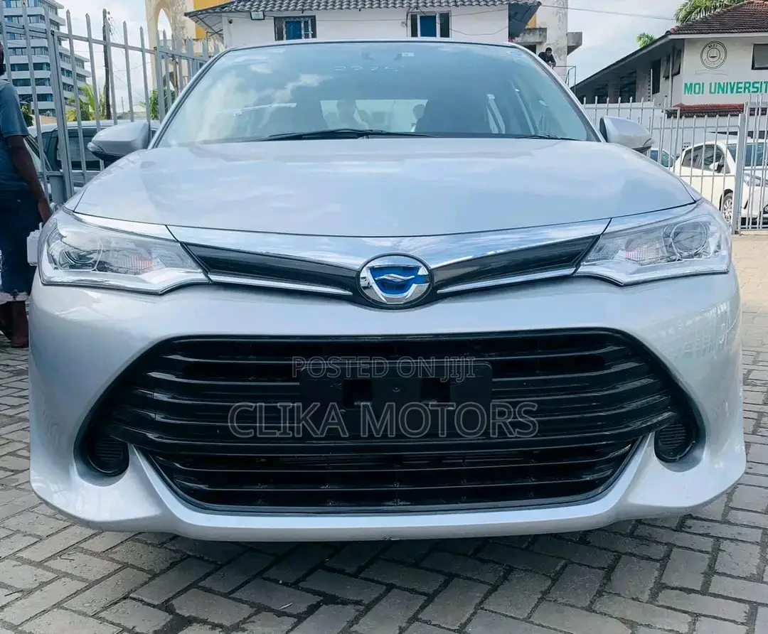 Toyota Axio 1.5 Hybrid 2WD 2016 Silver