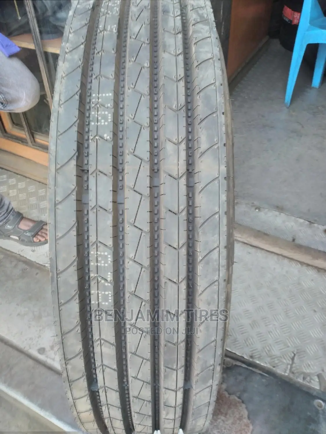 Compasal Tires Sizes 255/70r22.5 for Fi Tubeles.