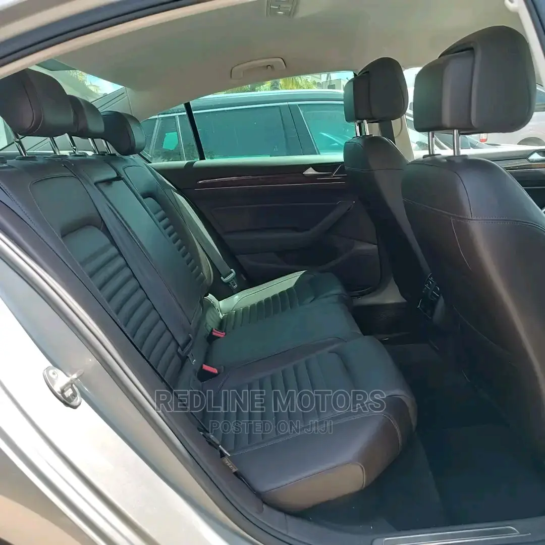 Volkswagen Passat 2016 Gold