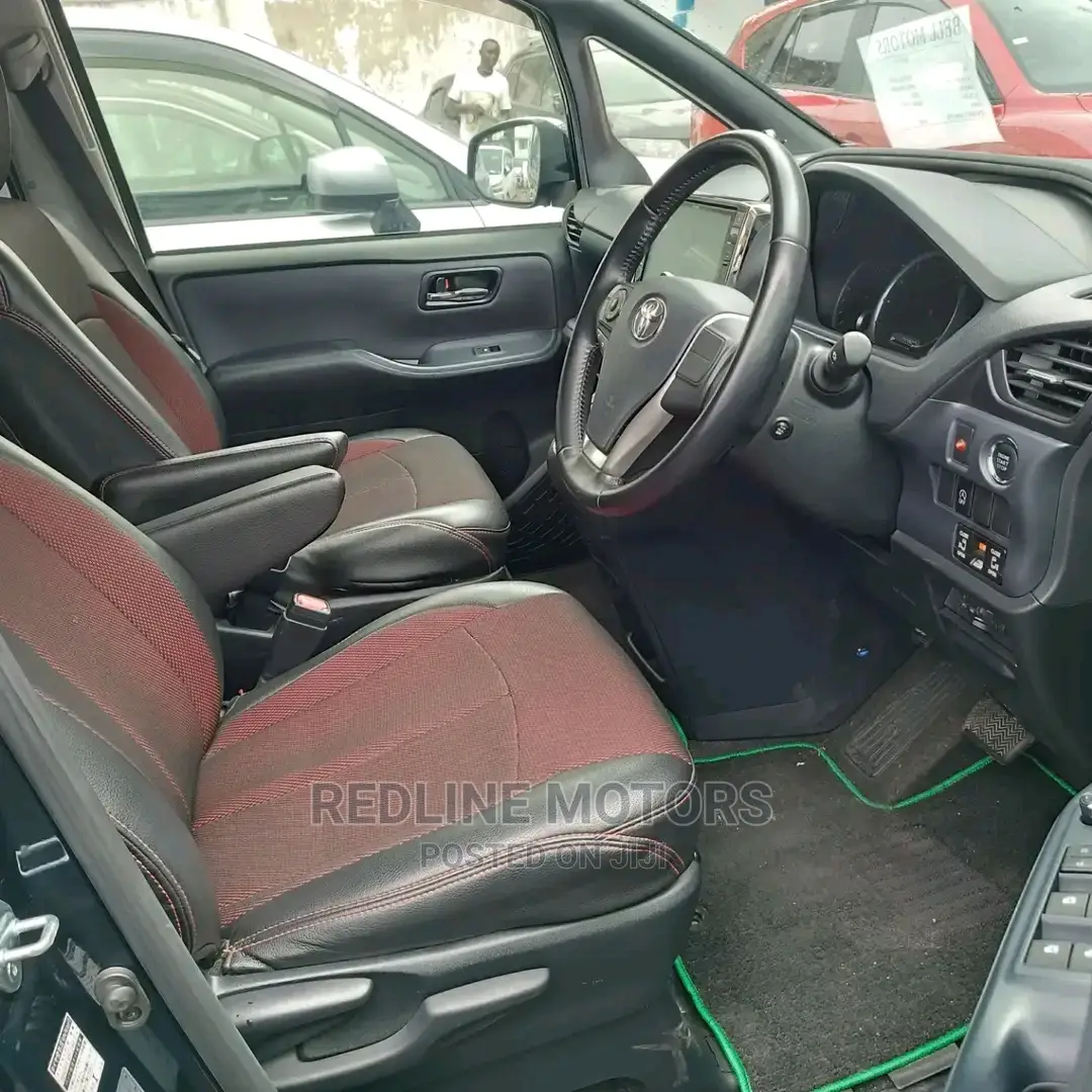 Toyota Voxy 2016 Black