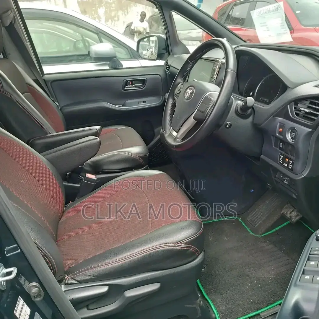 Toyota Voxy 2016 Black