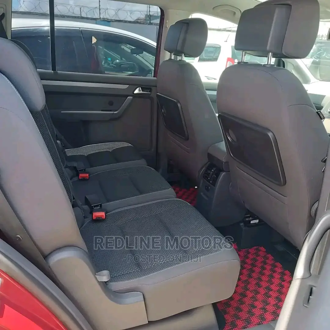 Volkswagen Touran 2016 Red
