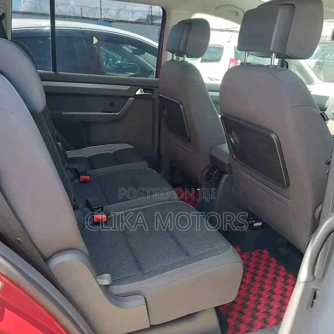 Volkswagen Touran 2016 Red