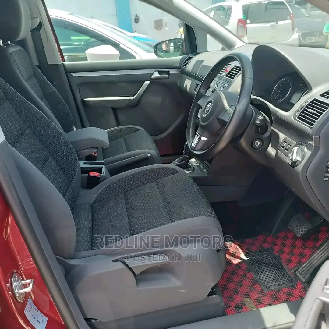 Volkswagen Touran 2016 Red
