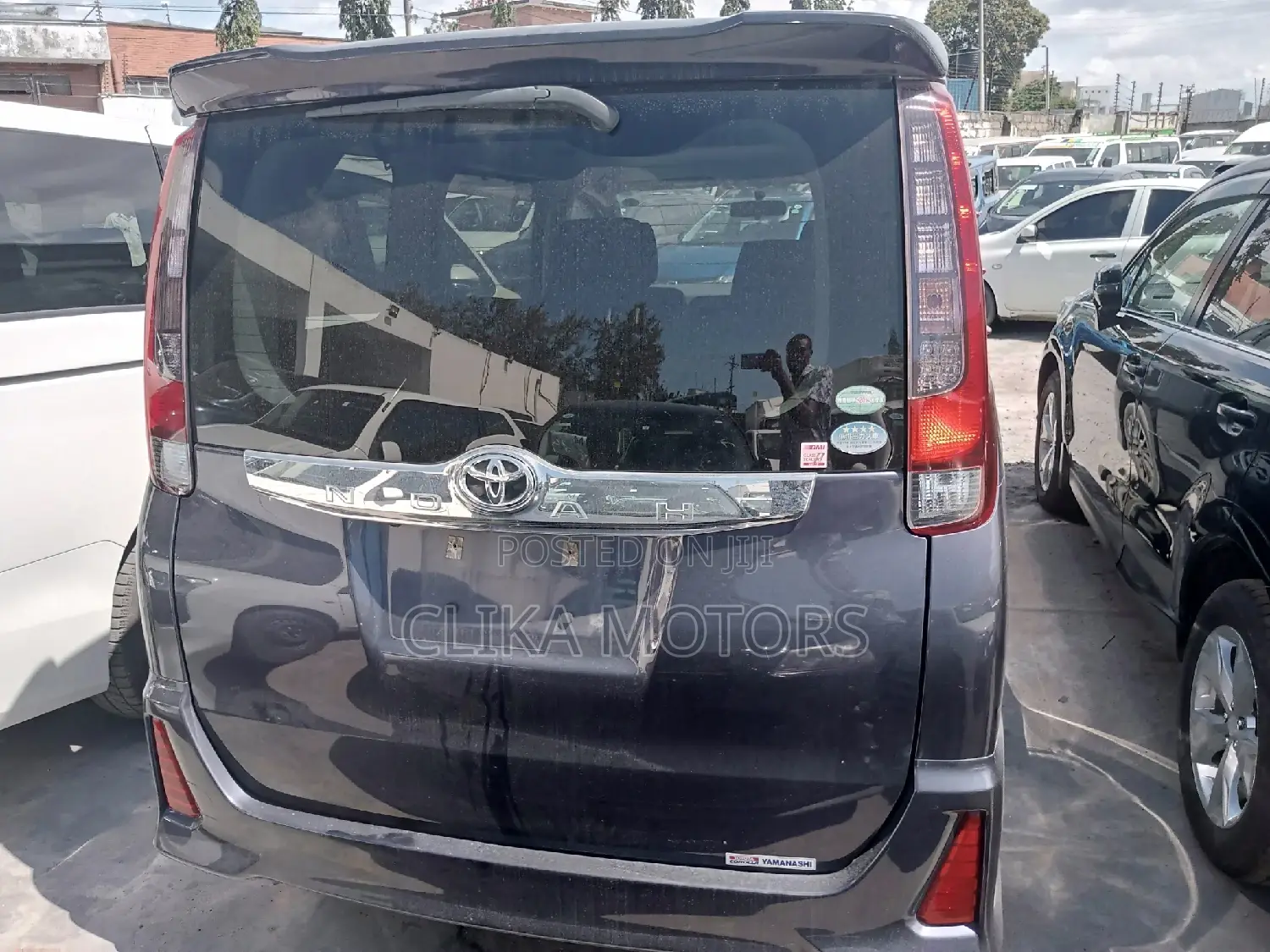 Toyota Noah 2016 Gray