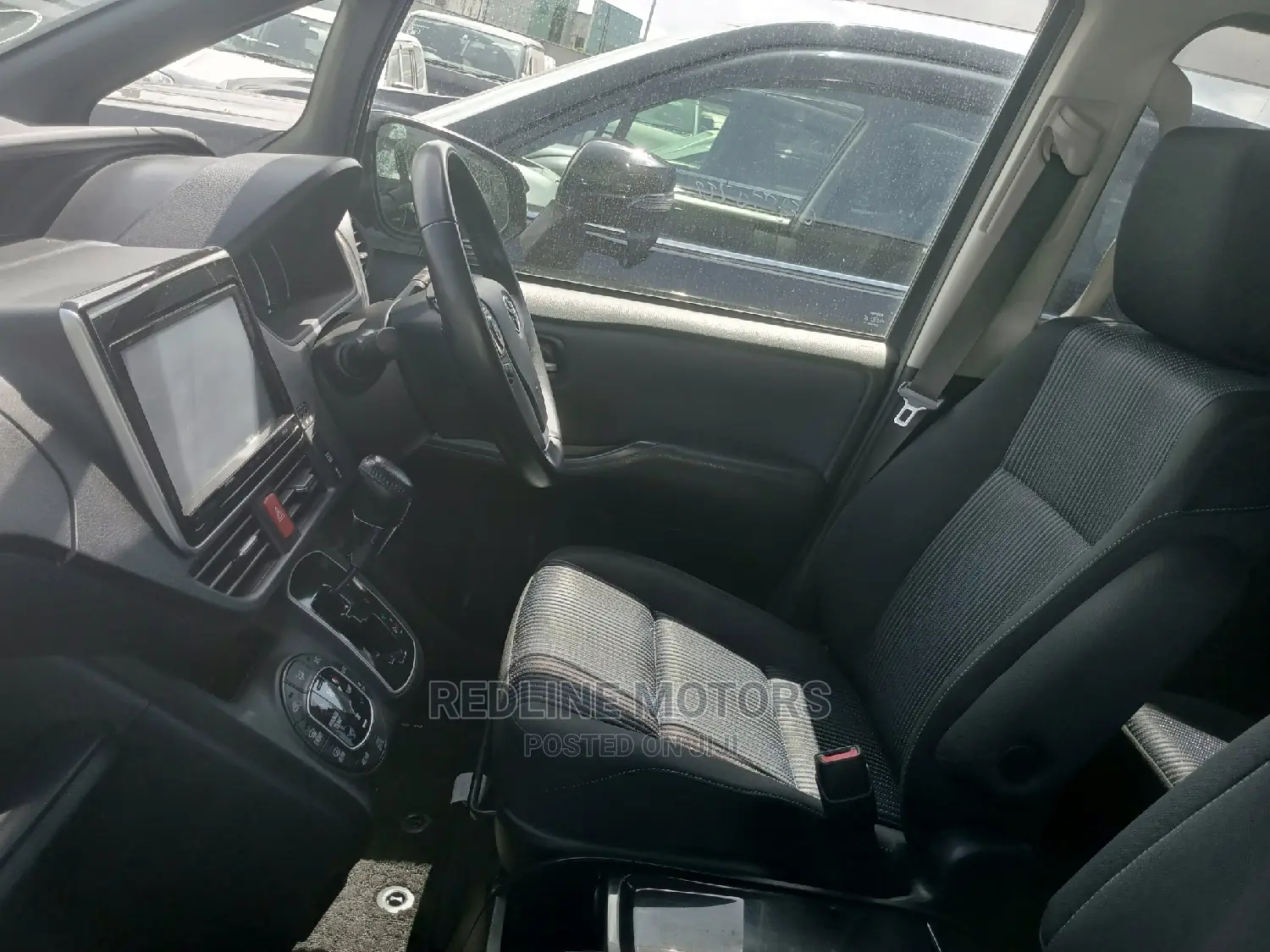 Toyota Noah 2016 Gray
