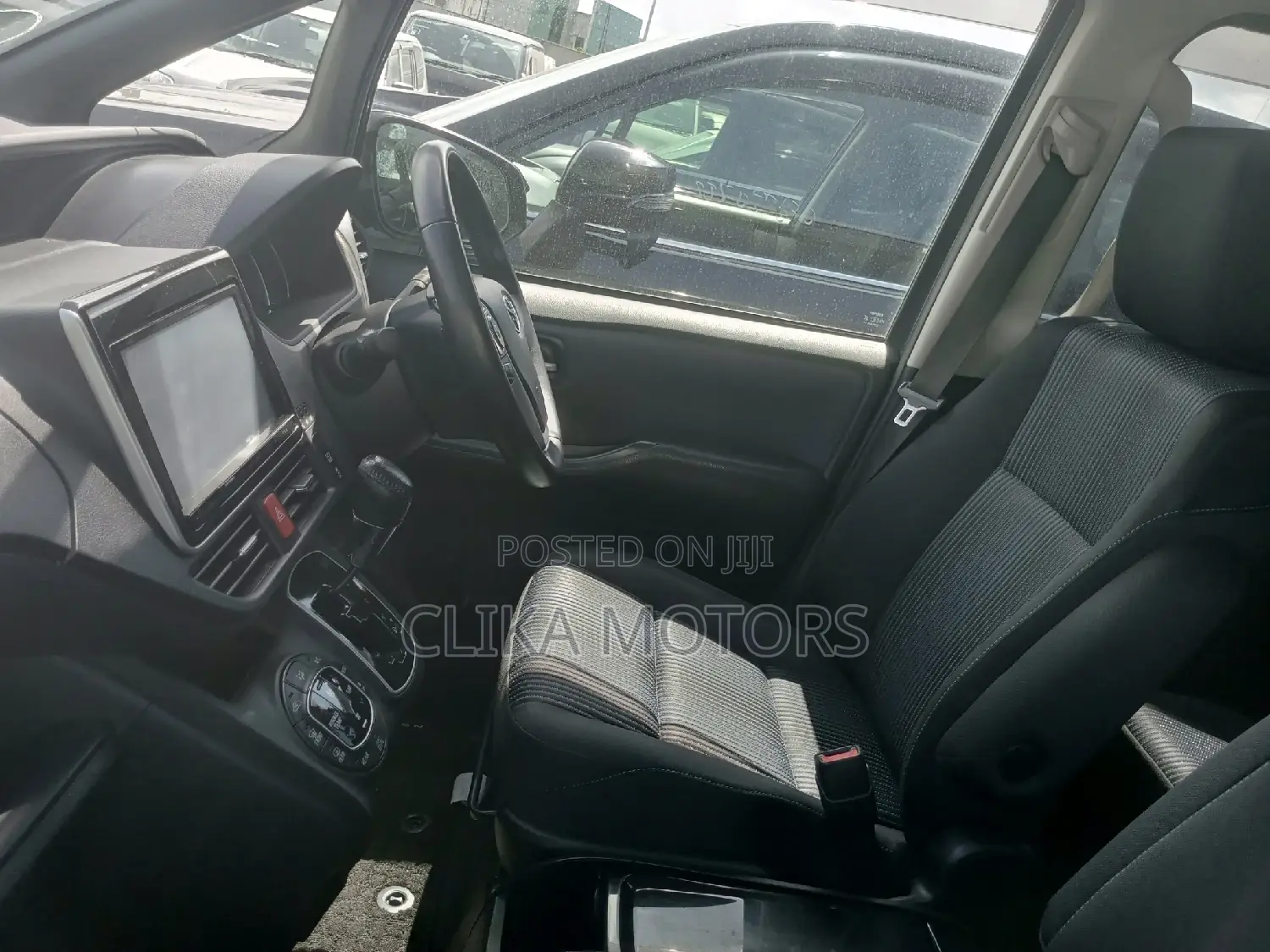 Toyota Noah 2016 Gray