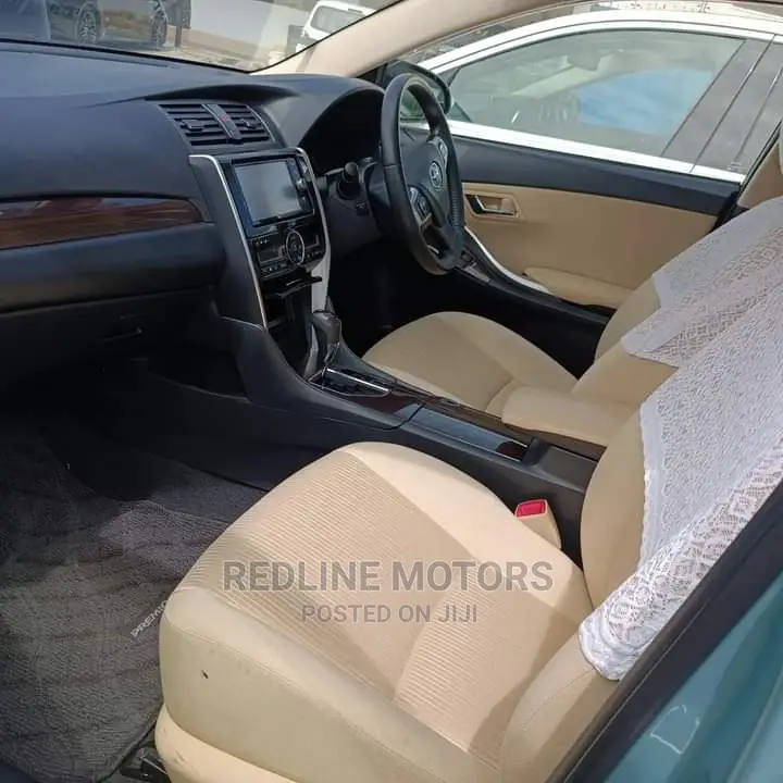 Toyota Premio 1.8 AWD 2017 Green