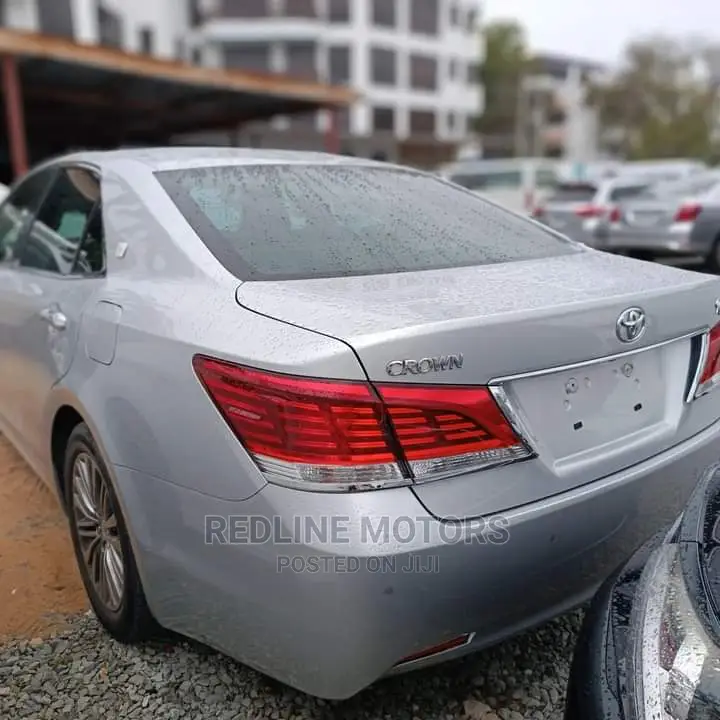 Toyota Crown 2016 Silver