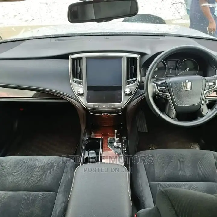 Toyota Crown 2016 Silver