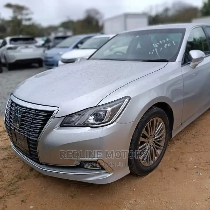 Toyota Crown 2016 Silver
