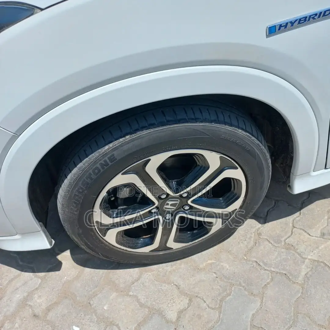 Honda Vezel 1.5 Hybrid 4WD 2016 White