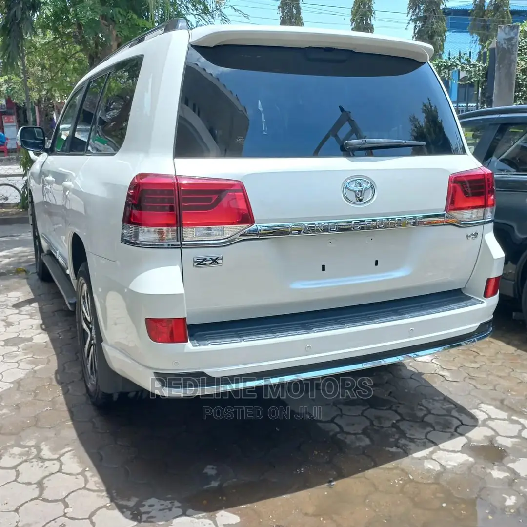 Toyota Land Cruiser Prado 2016 Off White