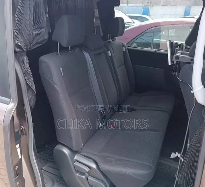 Toyota Noah 2.0 AWD (7 Seater) 2016 Brown