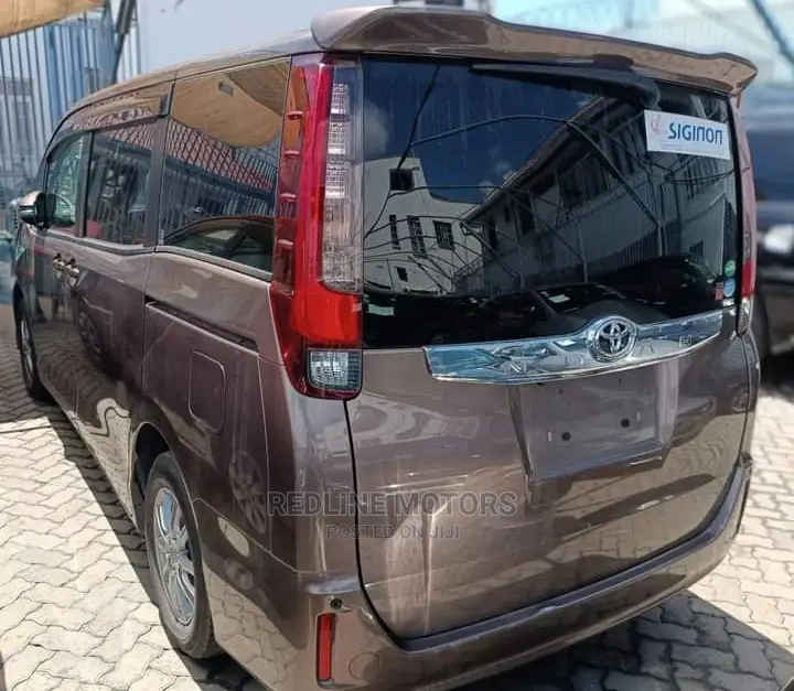 Toyota Noah 2.0 AWD (7 Seater) 2016 Brown