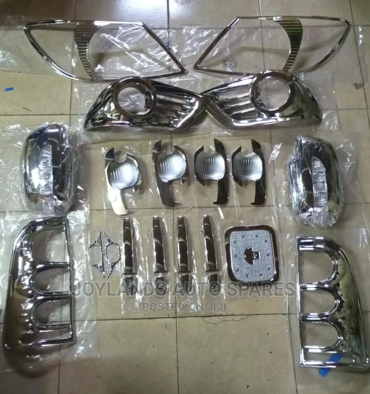 Chrome Kits Hilux Vigo 2005