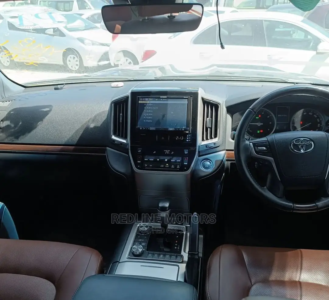 Toyota Land Cruiser 4.6 V8 ZX 2016 Black
