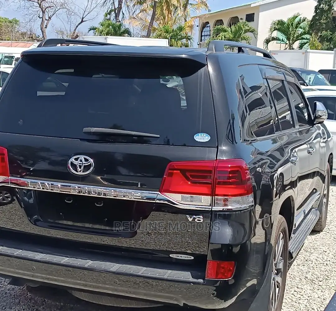 Toyota Land Cruiser 4.6 V8 ZX 2016 Black