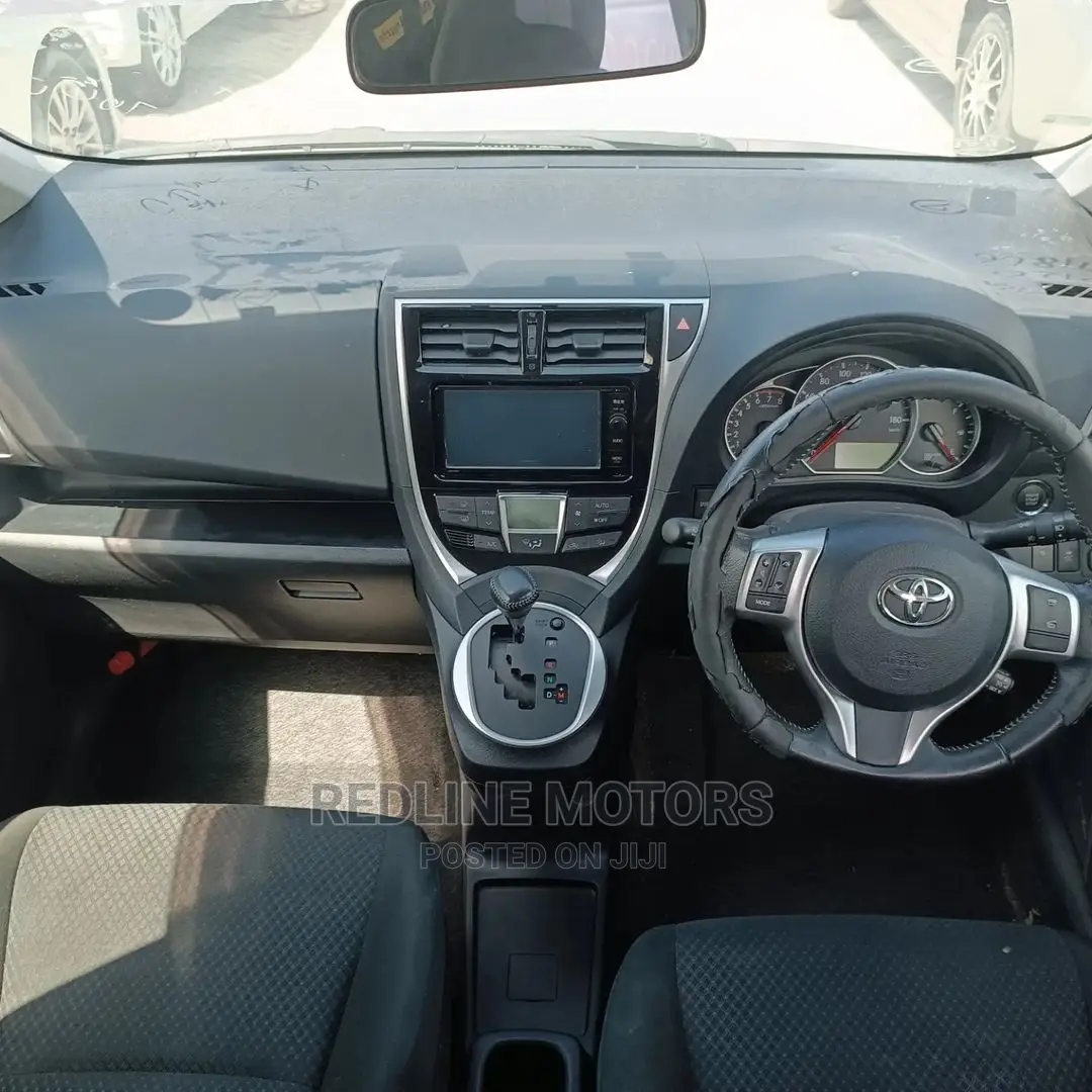 Toyota Ractis 2016 Black