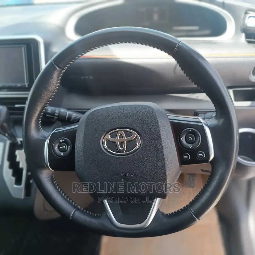 Toyota Sienta 2016 Silver