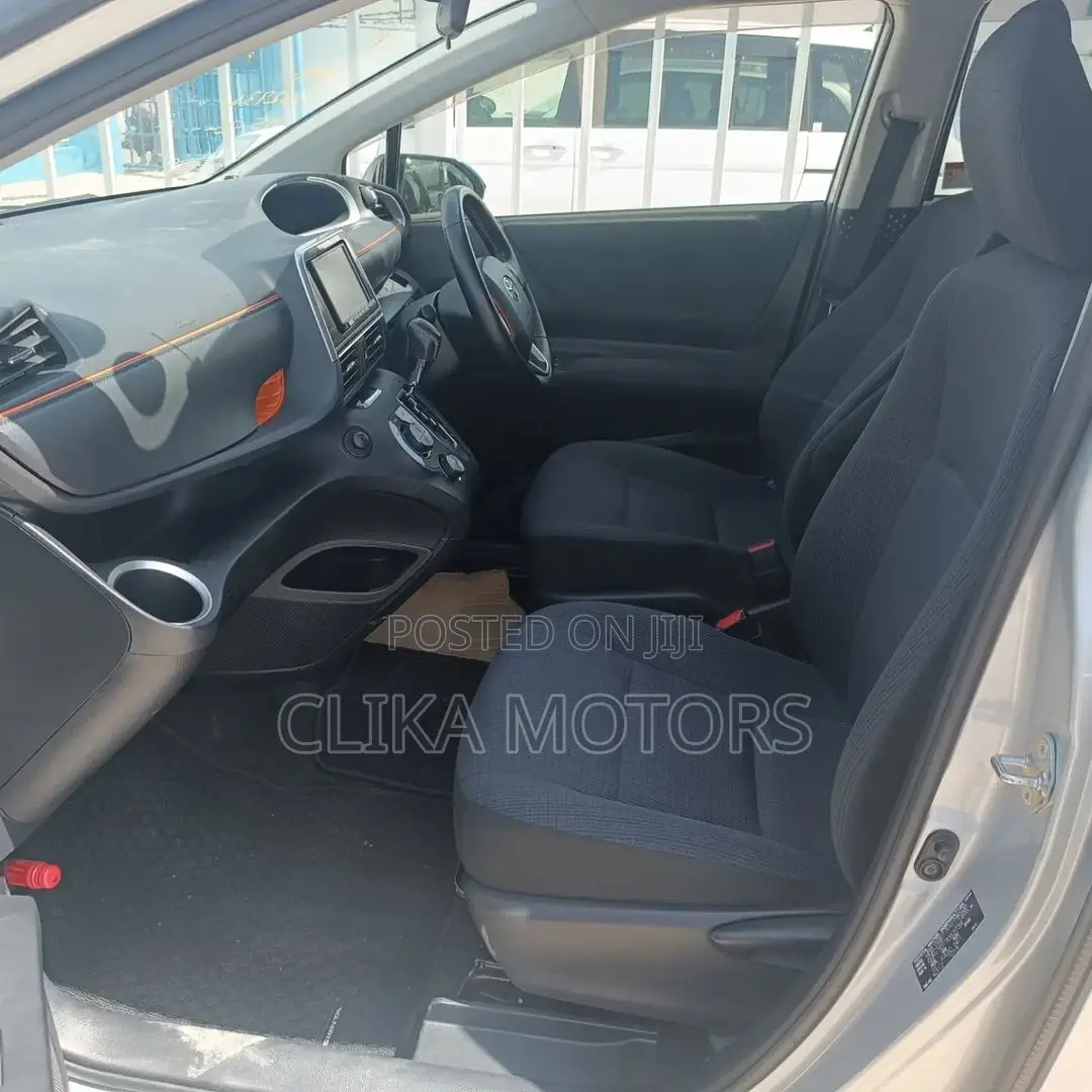 Toyota Sienta 2016 Silver
