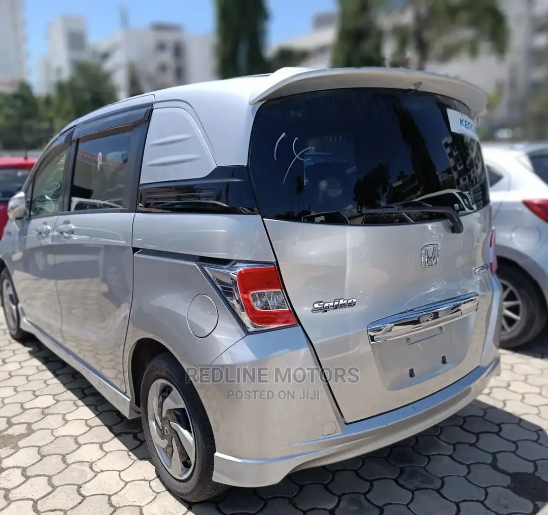 Honda Freed 2016 Silver