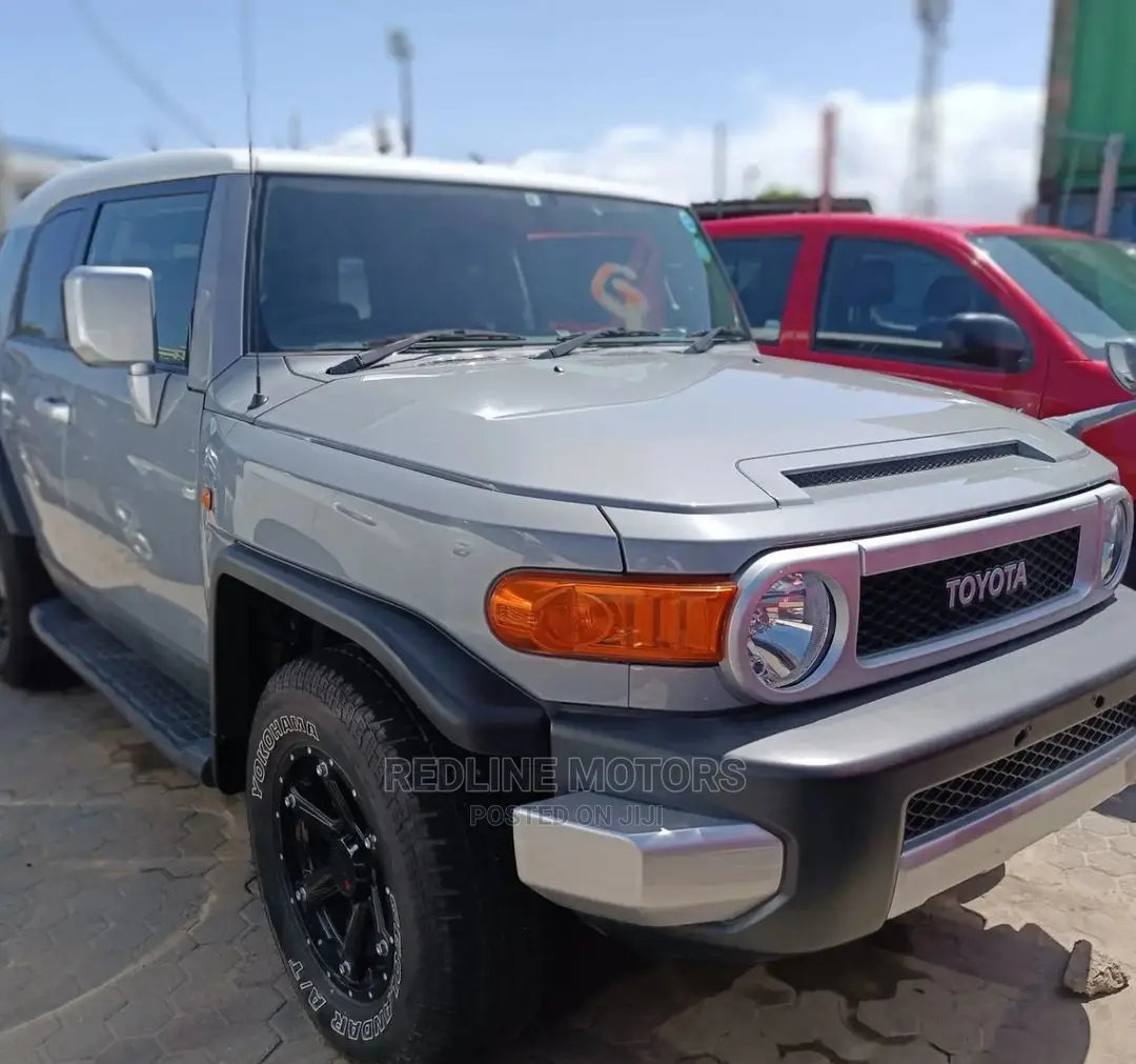 Toyota FJ Cruiser 2016 Gray