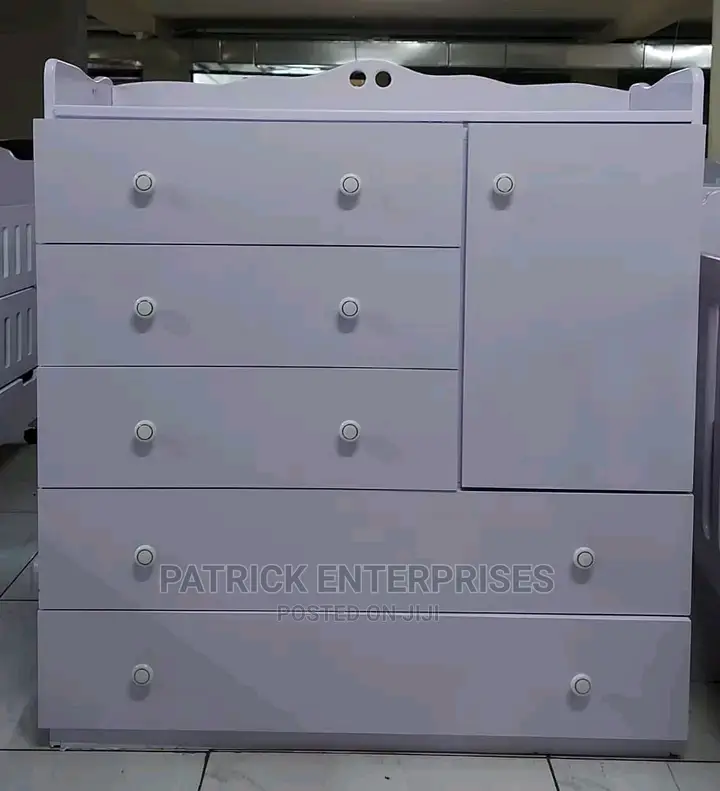 Plain Morden Chest Of Drawers 4 By 4 Fitts