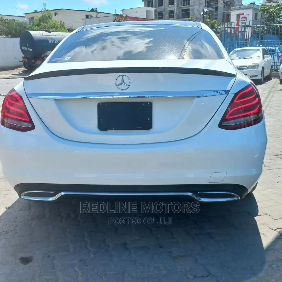 Mercedes-Benz C200 2016 Pearl